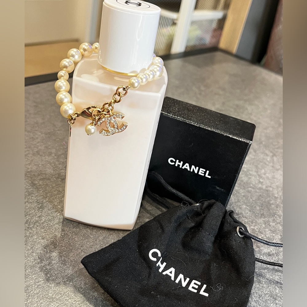 🔥🔥🔥 Chanel CC Charm PearlBracelet Faux Pearls 
and Crystal Embellished Metal